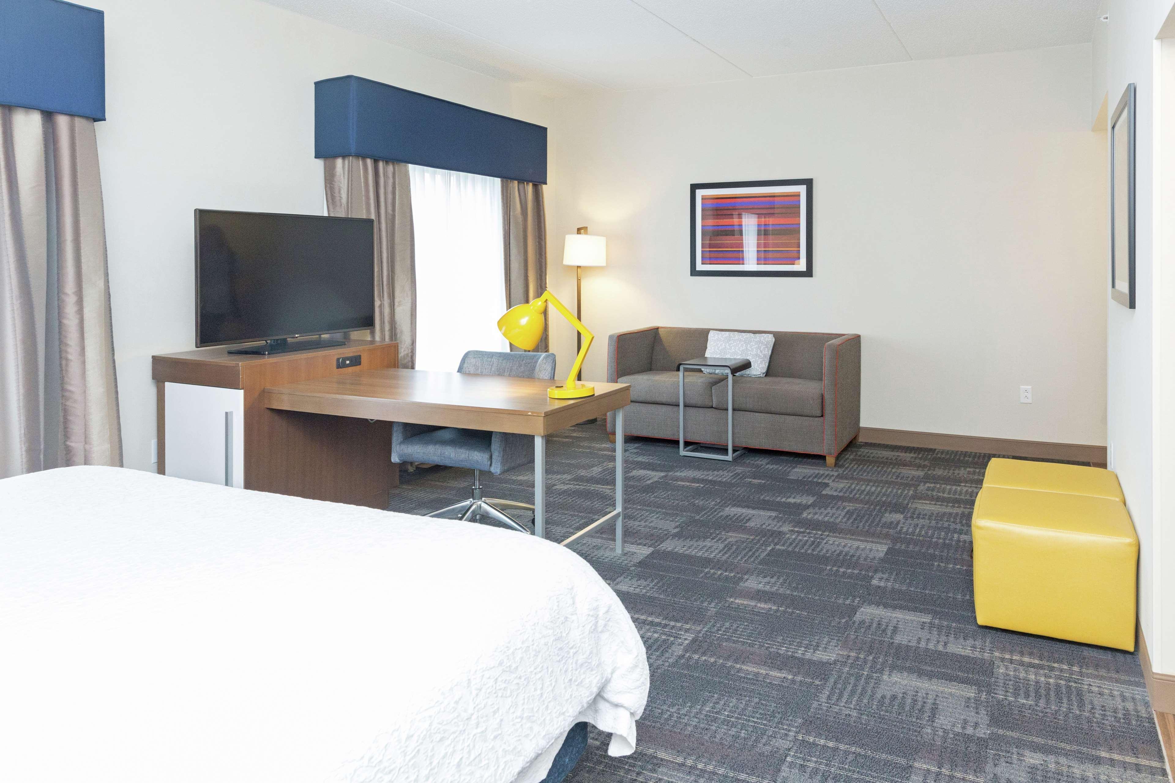 Hampton Inn & Suites Morgantown / University Town Centre Extérieur photo