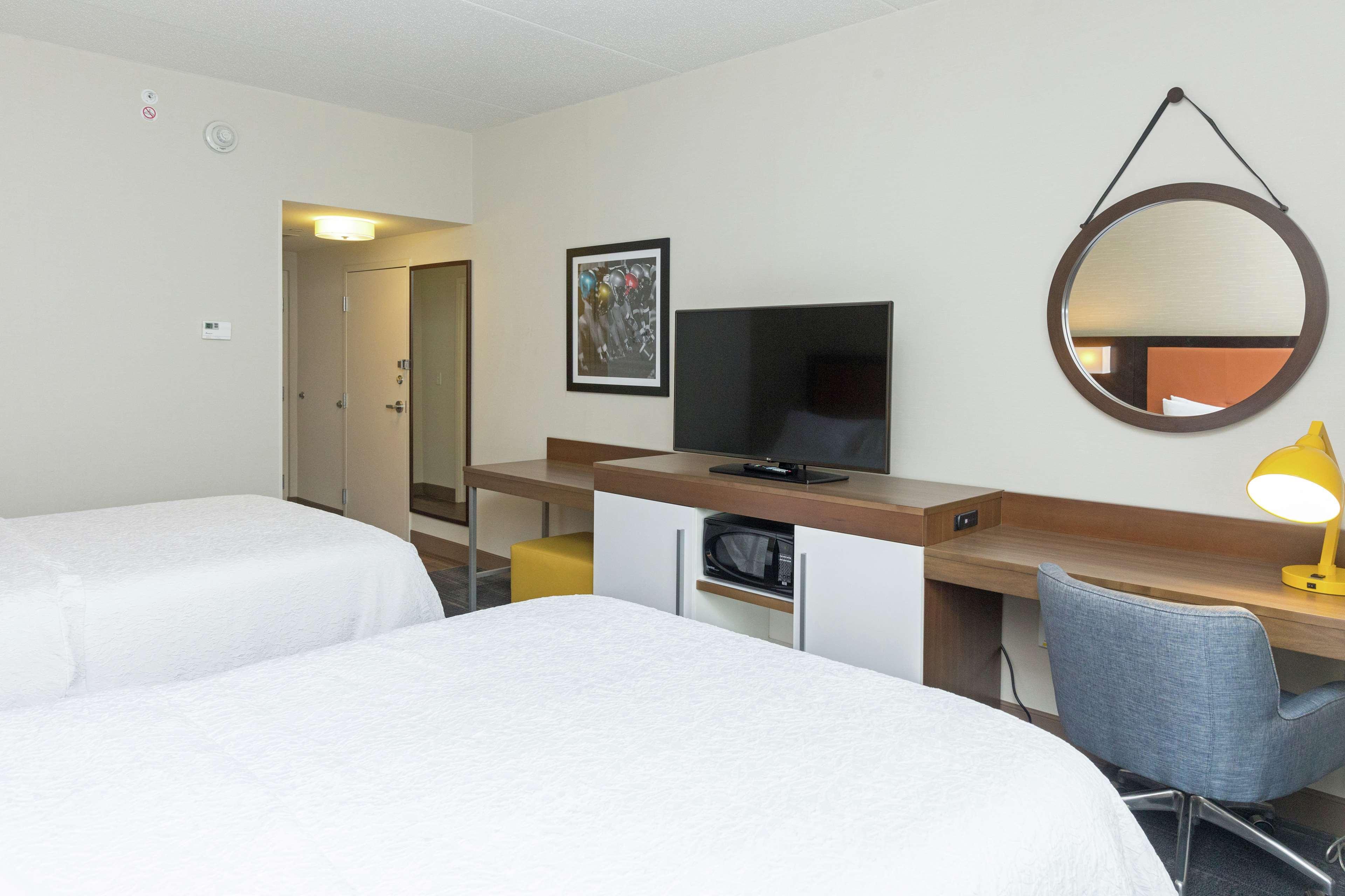 Hampton Inn & Suites Morgantown / University Town Centre Extérieur photo