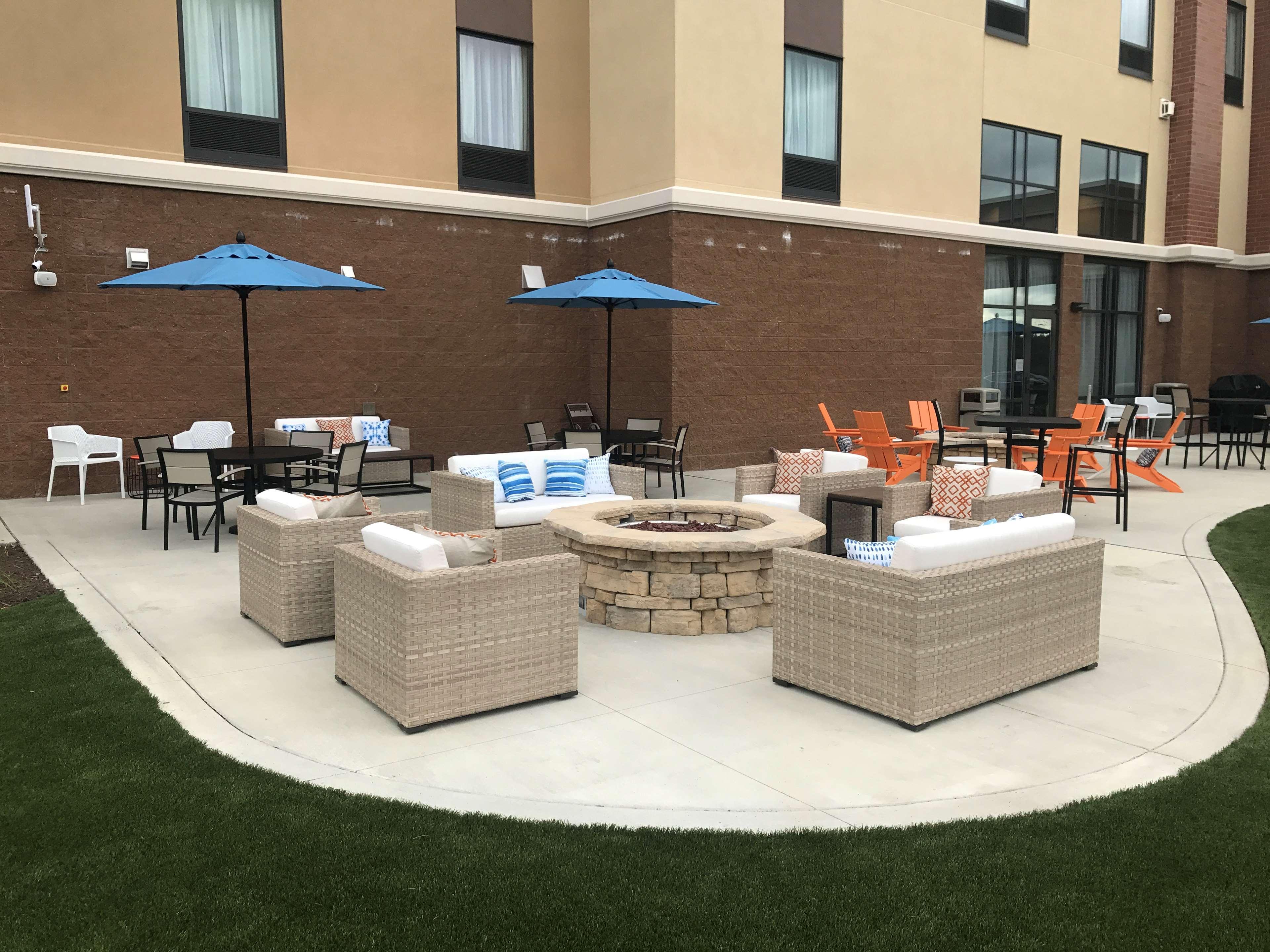 Hampton Inn & Suites Morgantown / University Town Centre Extérieur photo