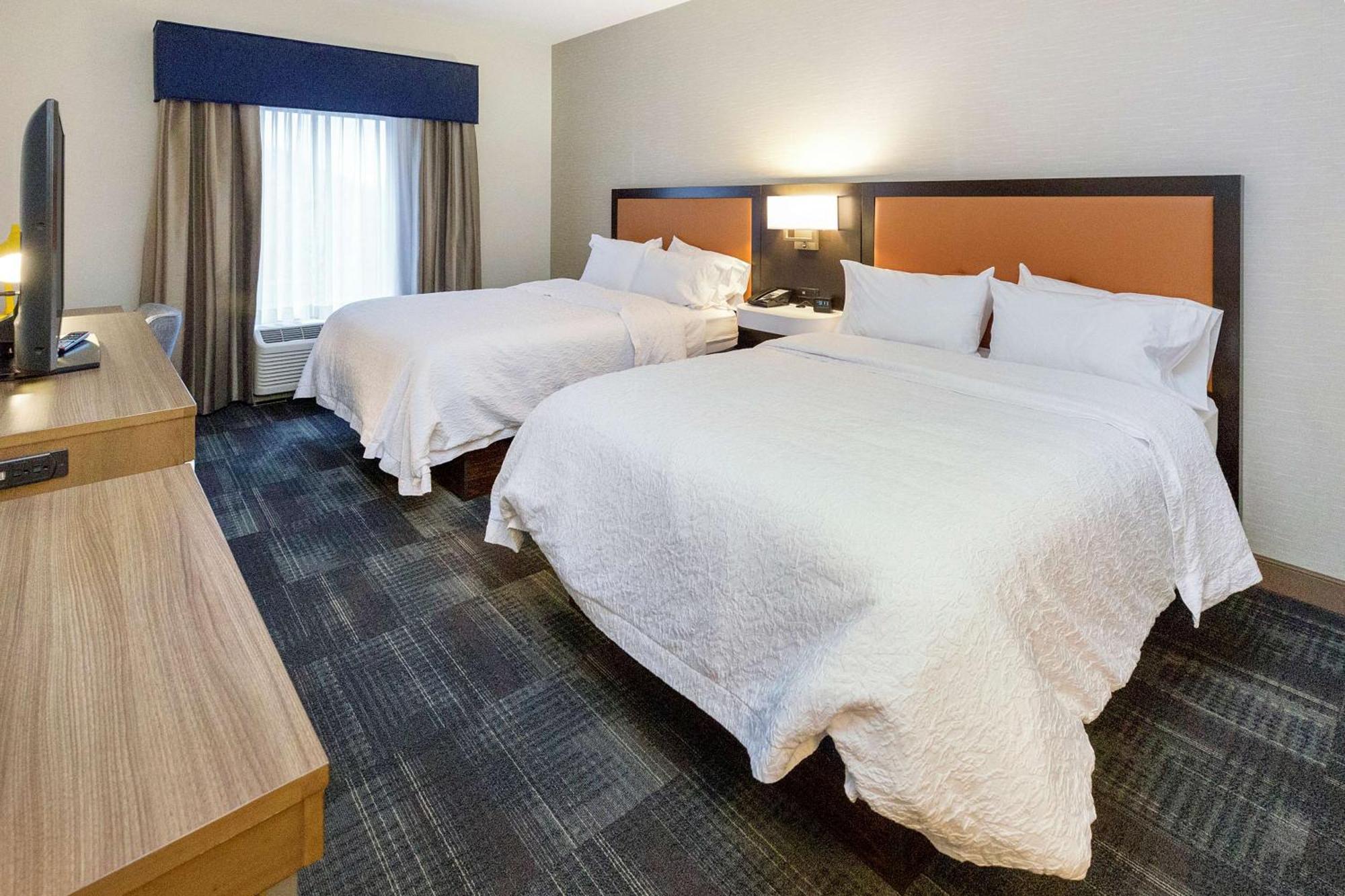 Hampton Inn & Suites Morgantown / University Town Centre Extérieur photo