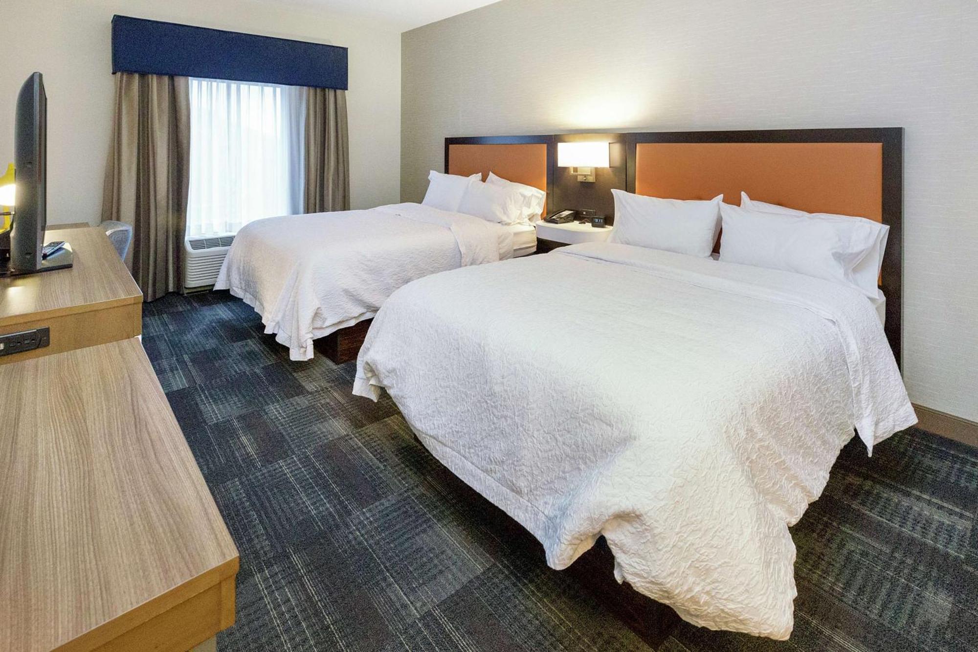 Hampton Inn & Suites Morgantown / University Town Centre Extérieur photo