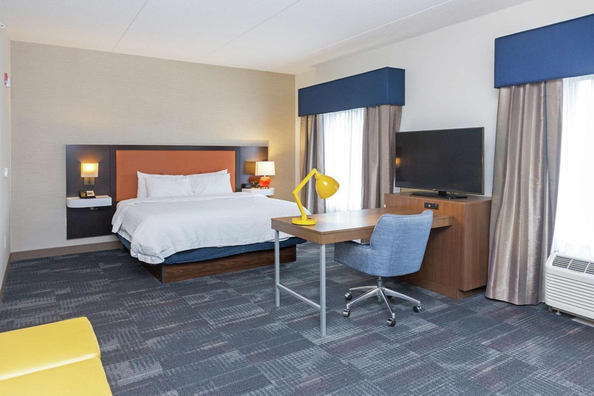 Hampton Inn & Suites Morgantown / University Town Centre Extérieur photo